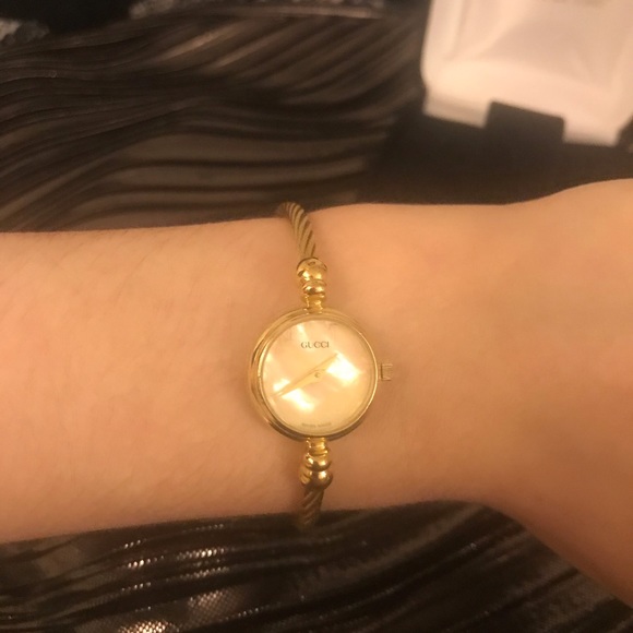 *SOLD!* Authentic Gucci Mother of Pearl Gold Watch - Picture 6 of 8